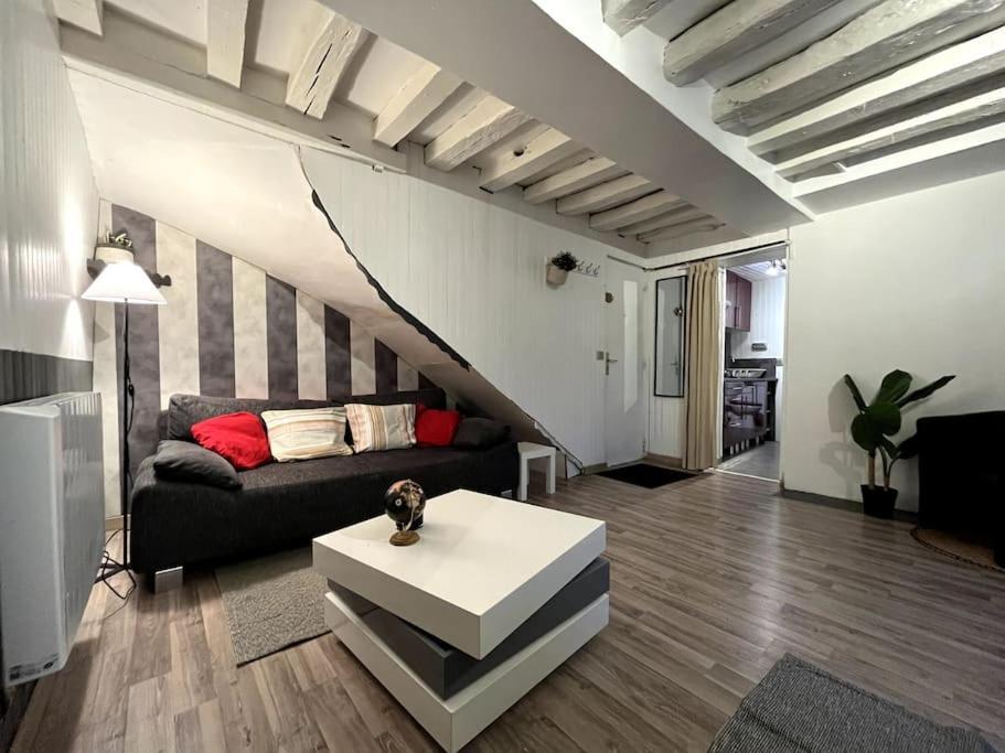 The Red And Black Retreat - Fontainebleau Center Екстер'єр фото