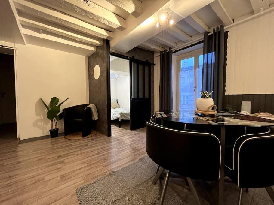 The Red And Black Retreat - Fontainebleau Center Екстер'єр фото
